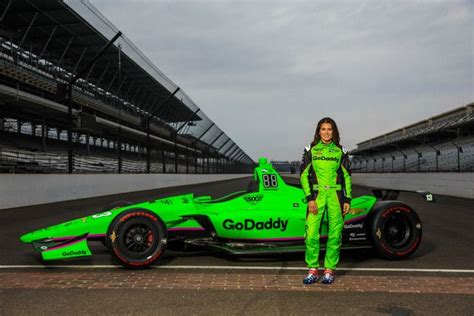 Eminem knocks Danica Patrick on new album。